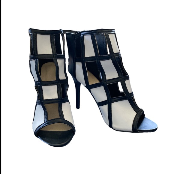 NWOT Black & White Geometrical Shoes - Picture 4 of 5